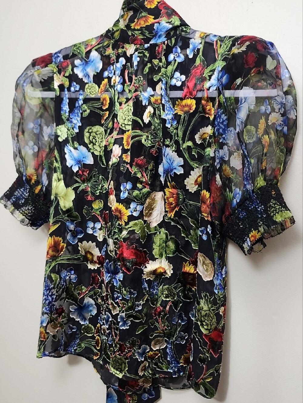 Alice + Olivia Brentley Floral Tie Neck Puff Sleeve Blouse Black Sheer Silk Mix - Picture 7 of 9